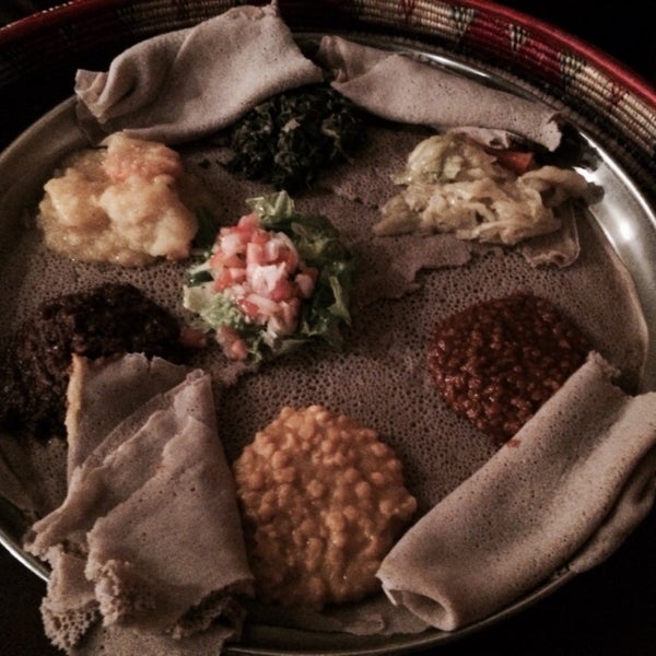 1/25/2015 tarihinde Bill D.ziyaretçi tarafından Ethiopian Diamond Restaurant &amp; Bar'de çekilen fotoğraf