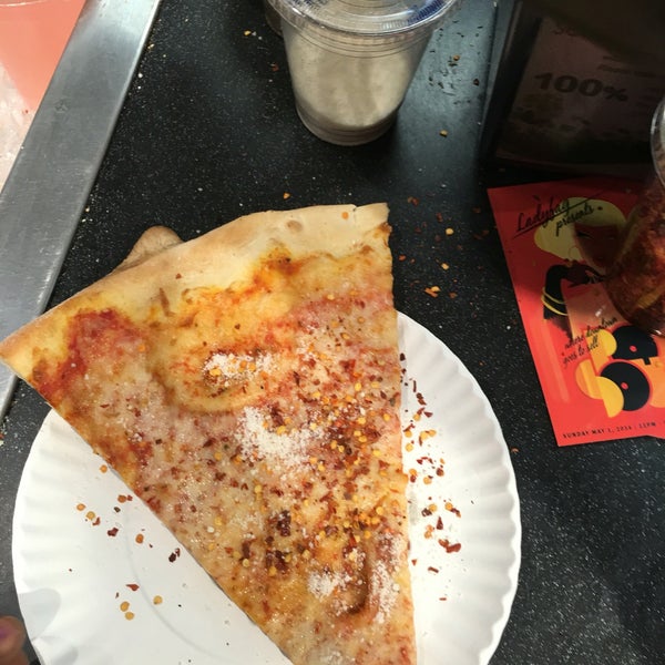 4/30/2016にAustinがRay&#39;s Pizzaで撮った写真