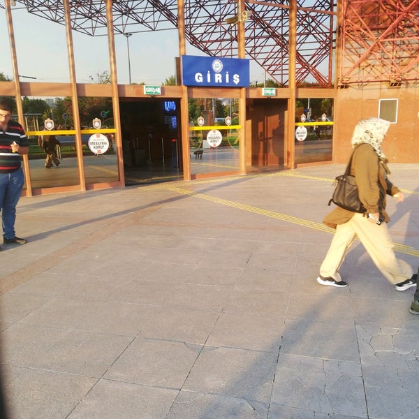 Das Foto wurde bei Eskişehir Şehirler Arası Otobüs Terminali von Hakan Aksoy .. am 6/17/2022 aufgenommen