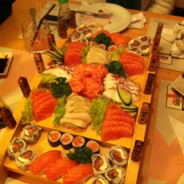 Photo taken at Sushi Garden by Cícero F. on 5/25/2013