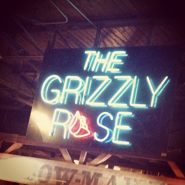รูปภาพถ่ายที่ Grizzly Rose โดย Josh O. เมื่อ 6/9/2013