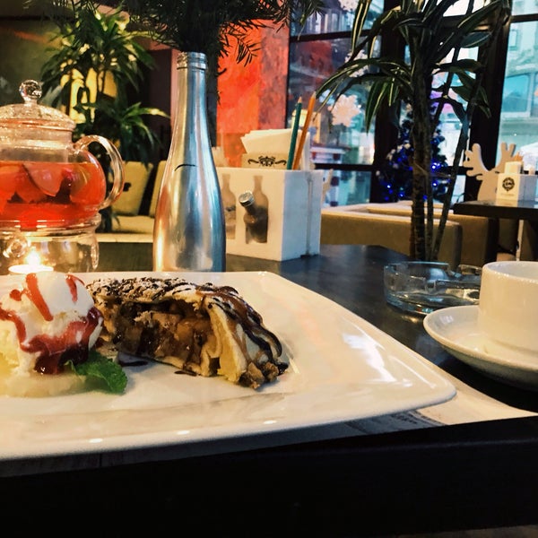 Photo taken at City Garden Restaurant &amp; Lounge by Fahrettin Yavuz İ. on 1/4/2019
