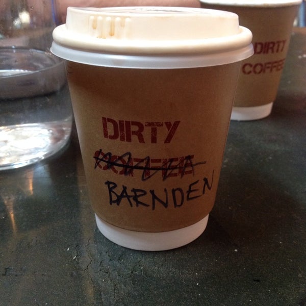 รูปภาพถ่ายที่ Dirty Coffee โดย Duncan B. เมื่อ 6/3/2014