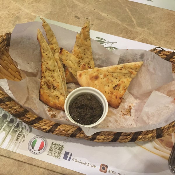 Das Foto wurde bei Olio Italian Restaurant von Ahmad M. am 3/29/2015 aufgenommen