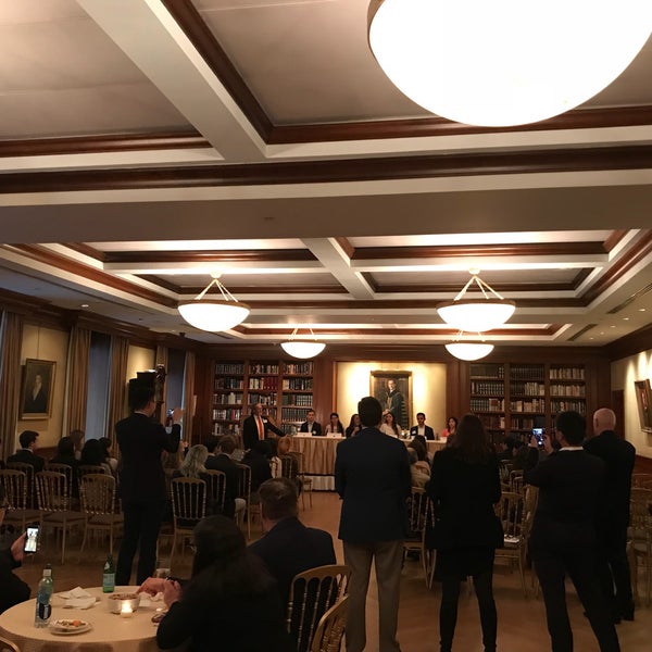 Foto diambil di The Princeton Club of New York oleh Stephanie P. pada 4/24/2018