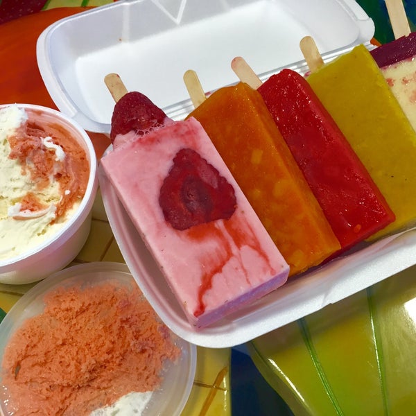 Foto diambil di Mateo&#39;s Ice Cream &amp; Fruit Bars oleh Stephanie P. pada 11/16/2015