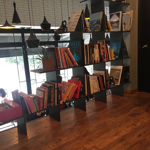 Photo taken at Tasarım Bookshop Cafe by Gamze T. on 2/25/2018