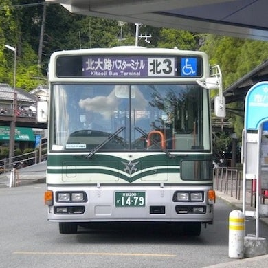 京都産業大学前バス停 1 Tavsiye