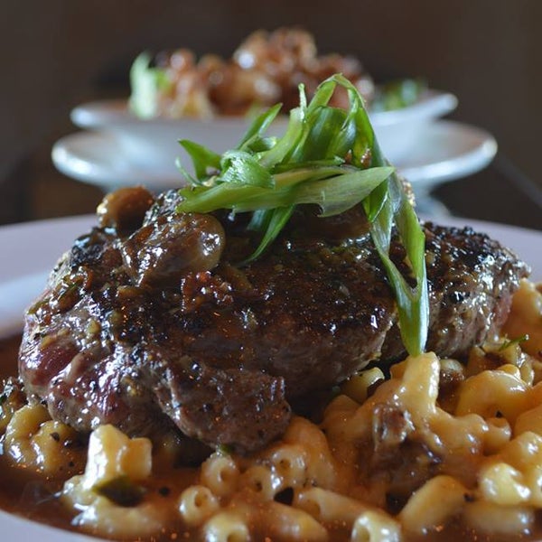 Foto diambil di Sno&#39;s Seafood &amp; Steak oleh Sno&#39;s Seafood &amp; Steak pada 12/9/2014