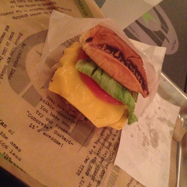 3/19/2015에 Natalie P.님이 BurgerFi에서 찍은 사진