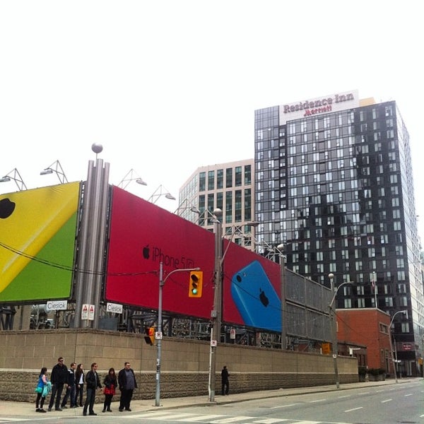 4/28/2014 tarihinde Max K.ziyaretçi tarafından Residence Inn Toronto Downtown/Entertainment District'de çekilen fotoğraf