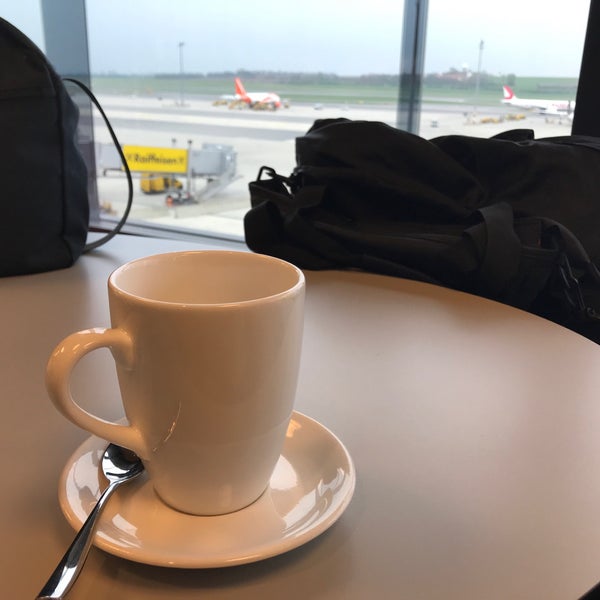 4/11/2019에 Hideki K.님이 Austrian Airlines Business Lounge | Schengen Area에서 찍은 사진