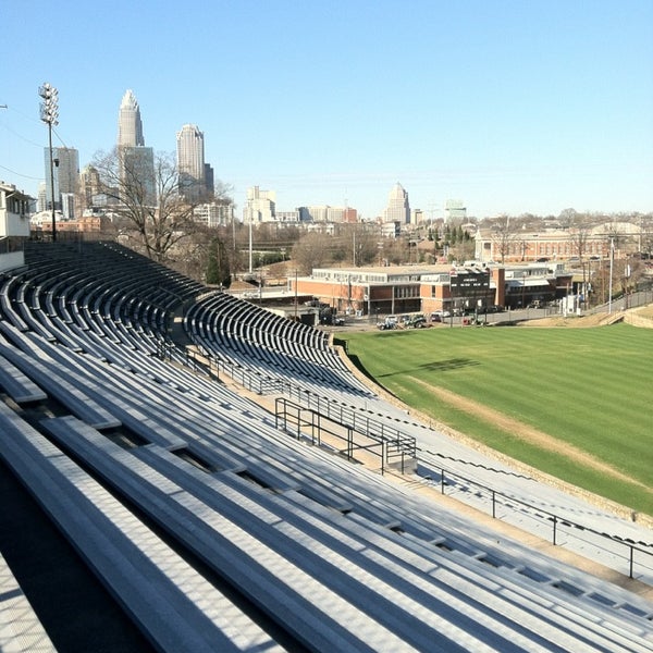 Foto tirada no(a) American Legion Memorial Stadium por Corbin N. em 1/4/2013
