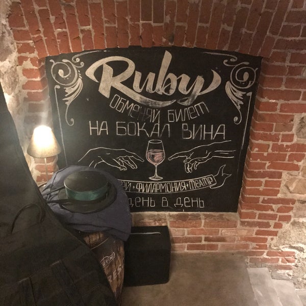 Foto scattata a Ruby Wine Bar da Anton S. il 6/23/2017