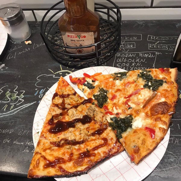 Foto diambil di Pizza2Go oleh D A pada 12/26/2019