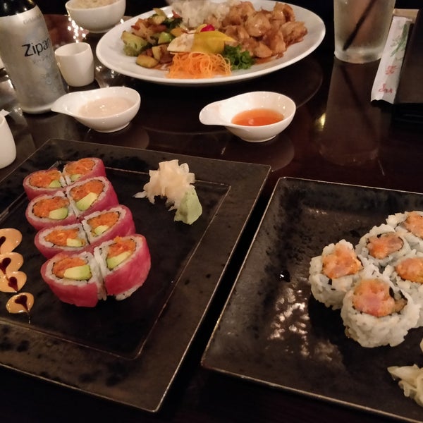 Foto tomada en Sakura Japanese Sushi &amp; Grill  por Johnathan R. el 8/20/2018