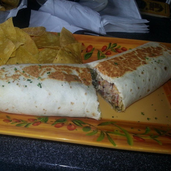 5/11/2013 tarihinde Mandy H.ziyaretçi tarafından Lola&#39;s Burrito &amp; Burger Joint'de çekilen fotoğraf