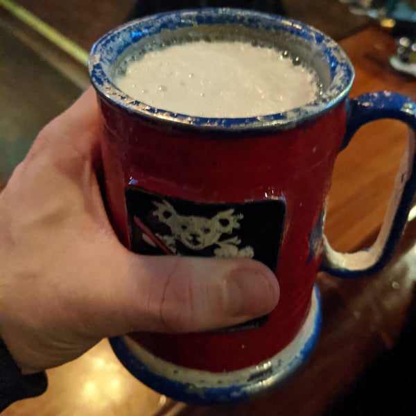 Foto tirada no(a) Strange Brew Tavern por Greg R. em 12/19/2019