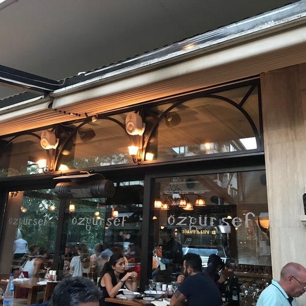 รูปภาพถ่ายที่ Özgür Şef Steak House โดย Sinan B. เมื่อ 8/13/2017