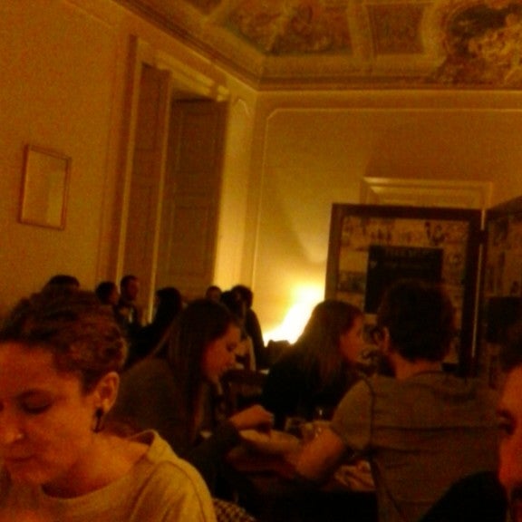 Снимок сделан в Ostello degli Elefanti Hostel Restaurant B&amp;B пользователем Carmelo D. 2/21/2014
