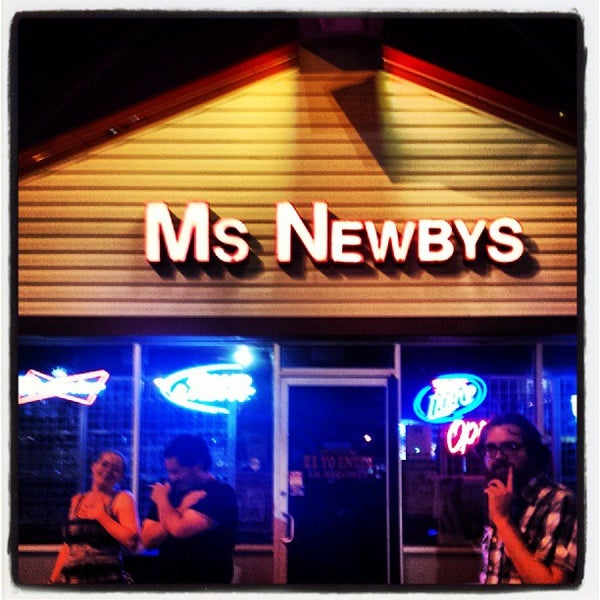 Foto tirada no(a) Ms. Newby&#39;s por Robert S. em 9/9/2013