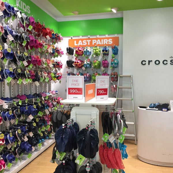 crocs outlet locations