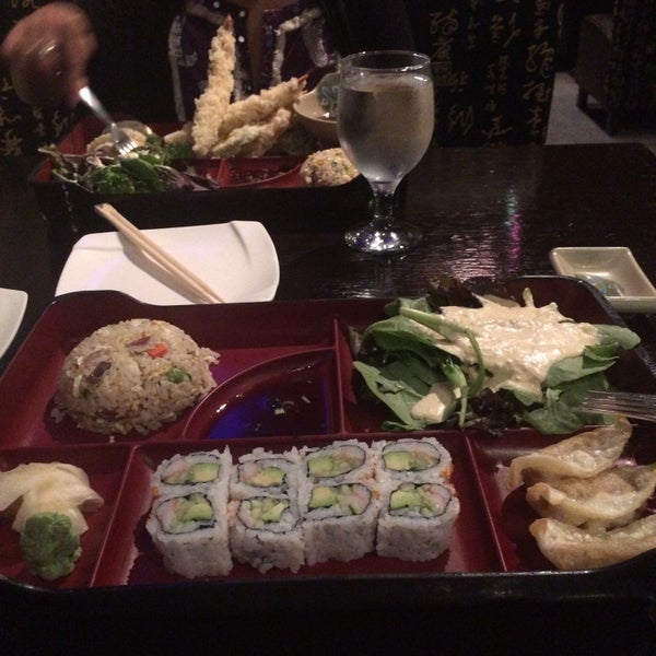 Photo prise au Mikado Japanese Restaurant par Pauline L. le9/9/2015