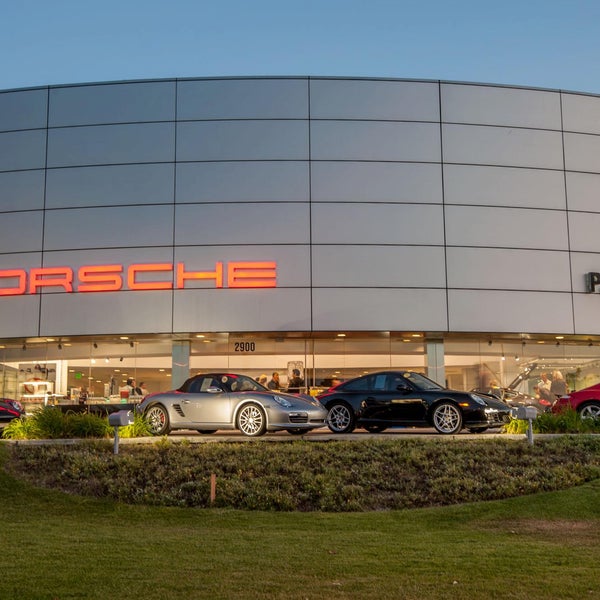 Foto diambil di Porsche South Bay oleh Porsche South Bay pada 5/28/2015