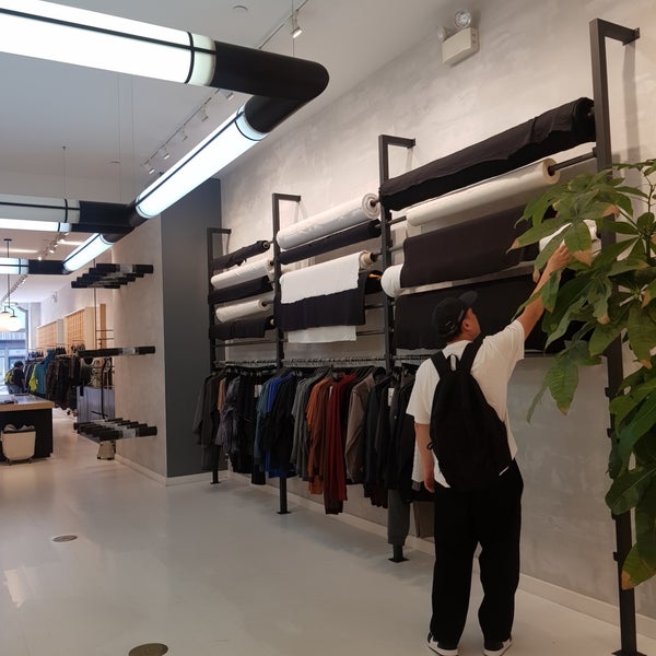 biggest lululemon store nyc