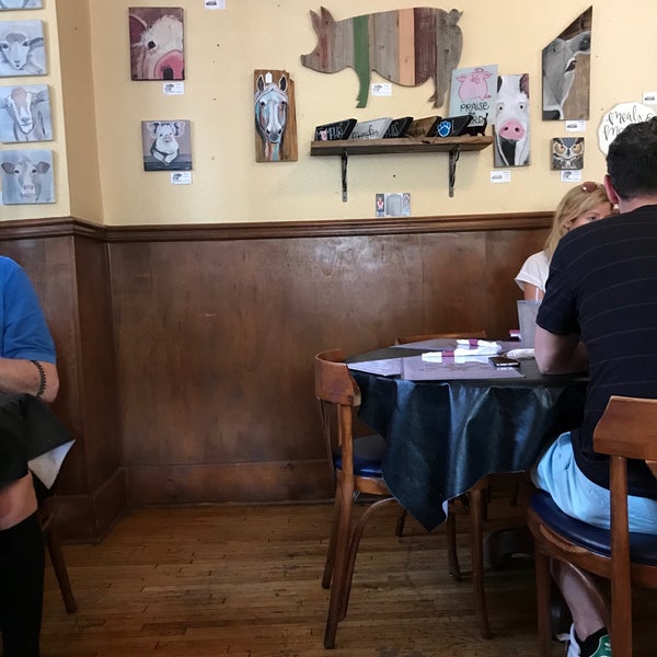 Foto scattata a Stone Soup Cafe &amp; Market da Gayle S. il 5/26/2018
