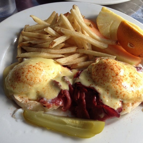 Photos at Eggspectation Breakfast Spot in Montréal