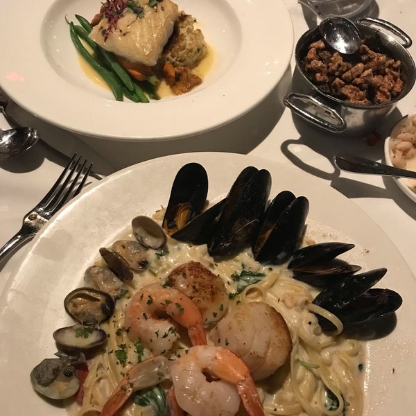 รูปภาพถ่ายที่ Joe Muer Seafood โดย Mai 🍍 A. เมื่อ 8/18/2019
