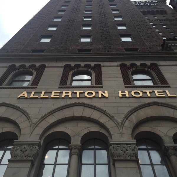 รูปภาพถ่ายที่ Warwick Allerton Hotel Chicago โดย Mai 🍍 A. เมื่อ 8/12/2016
