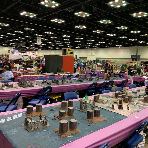 รูปภาพถ่ายที่ Indiana Convention Center โดย Lukas T. เมื่อ 8/2/2019