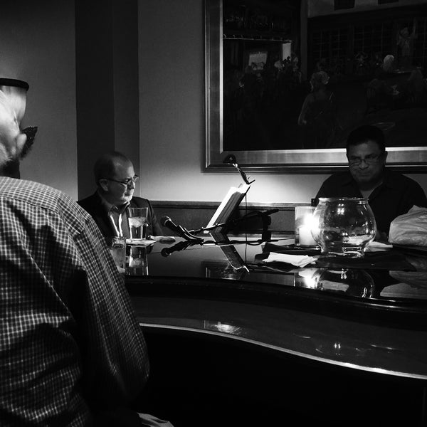 12/11/2014にRK A.がCharlie Brown&#39;s Bar &amp; Grillで撮った写真