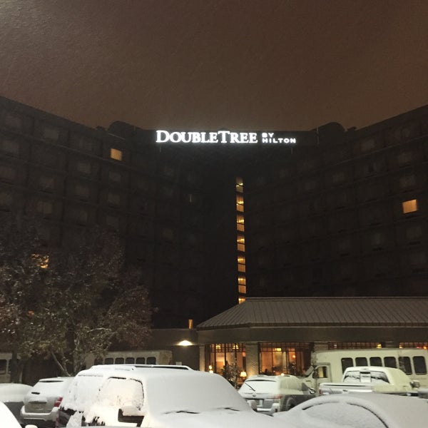 Das Foto wurde bei DoubleTree by Hilton Hotel Denver von Corey P. am 11/30/2015 aufgenommen