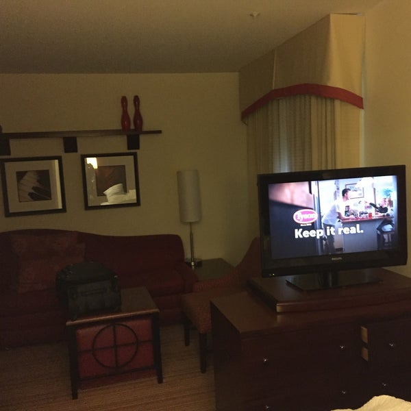 Foto tirada no(a) Residence Inn by Marriott Camarillo por Corey P. em 5/1/2016