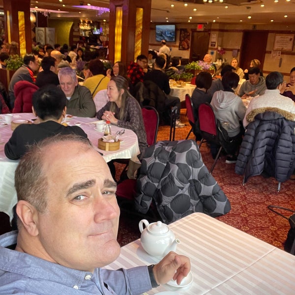 Foto scattata a Golden Unicorn Restaurant 麒麟金閣 da Robert S. il 12/4/2022
