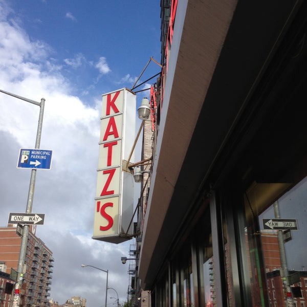 Photo taken at Katz&#39;s Delicatessen by Dave A. on 5/8/2013