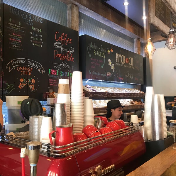Das Foto wurde bei New York City Bagel &amp; Coffee House von Donia am 6/20/2018 aufgenommen
