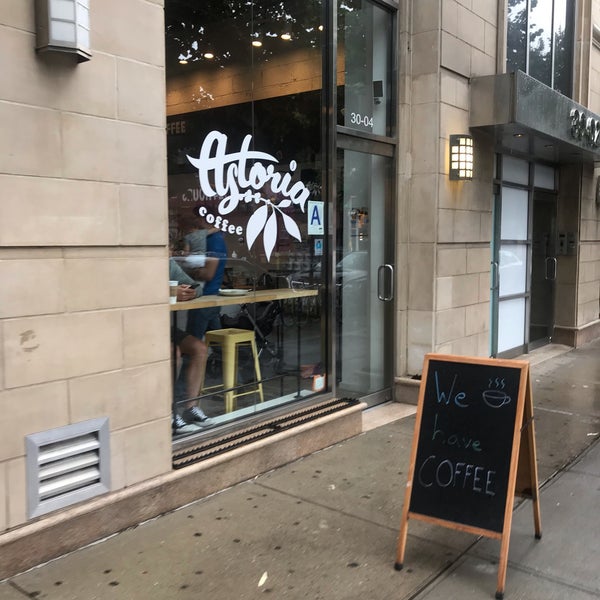 รูปภาพถ่ายที่ Astoria Coffee โดย Donia เมื่อ 9/2/2019