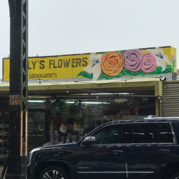 Photo taken at Nelly&#39;s Flower Shop by Donia on 3/10/2019