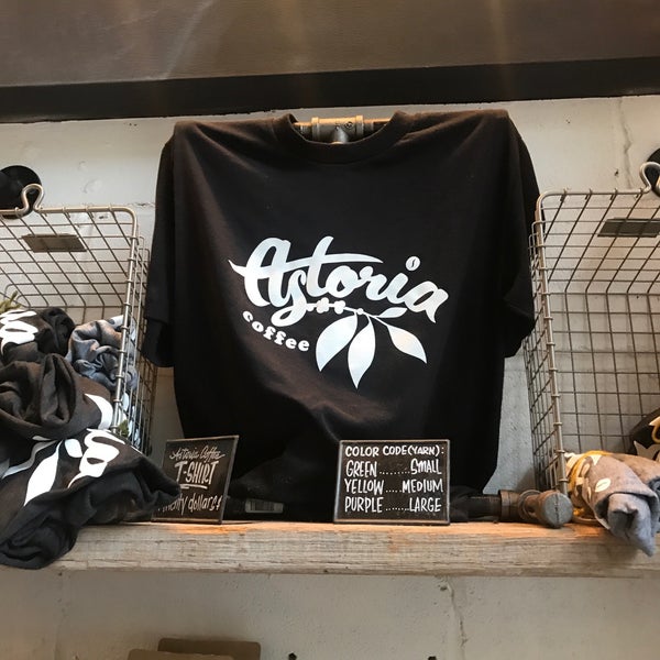 Foto tirada no(a) Astoria Coffee por Donia em 9/2/2019