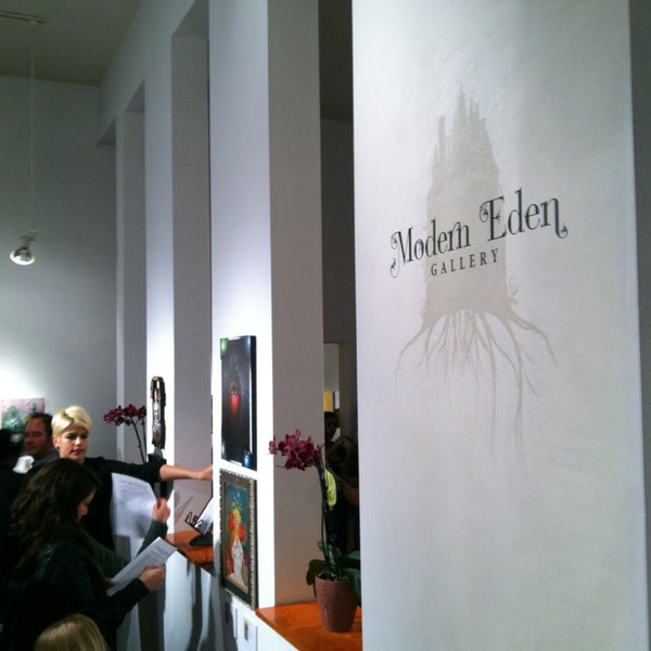 Foto tirada no(a) Modern Eden Gallery por Donia em 3/17/2013