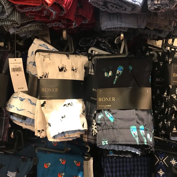 Banana Republic Factory Store Leesburg Corner 4 tips