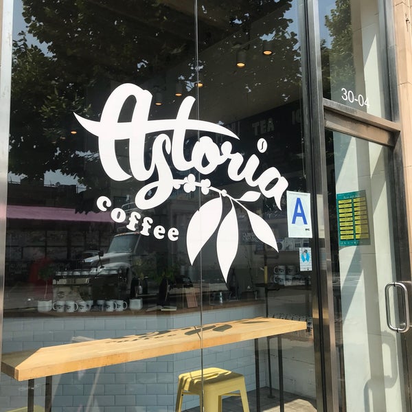 รูปภาพถ่ายที่ Astoria Coffee โดย Donia เมื่อ 8/16/2018