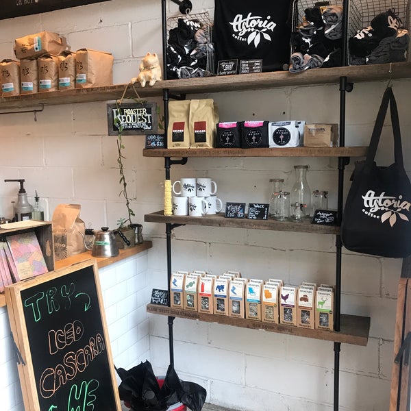 รูปภาพถ่ายที่ Astoria Coffee โดย Donia เมื่อ 9/10/2018