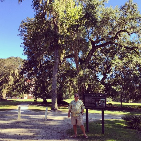 Photo taken at Drayton Hall by Rich J. on 10/17/2014