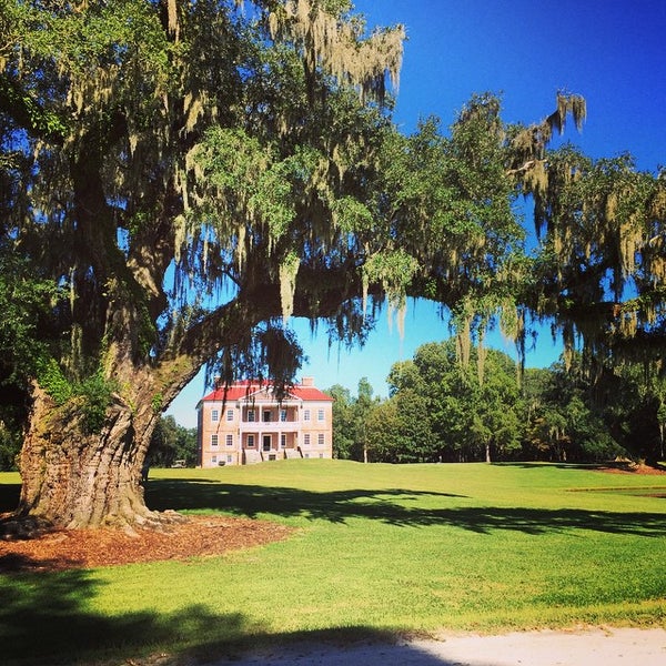 Photo taken at Drayton Hall by Rich J. on 10/17/2014