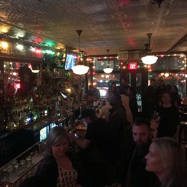 Photo taken at Brooklyn Public House by Jay F. on 4/22/2018